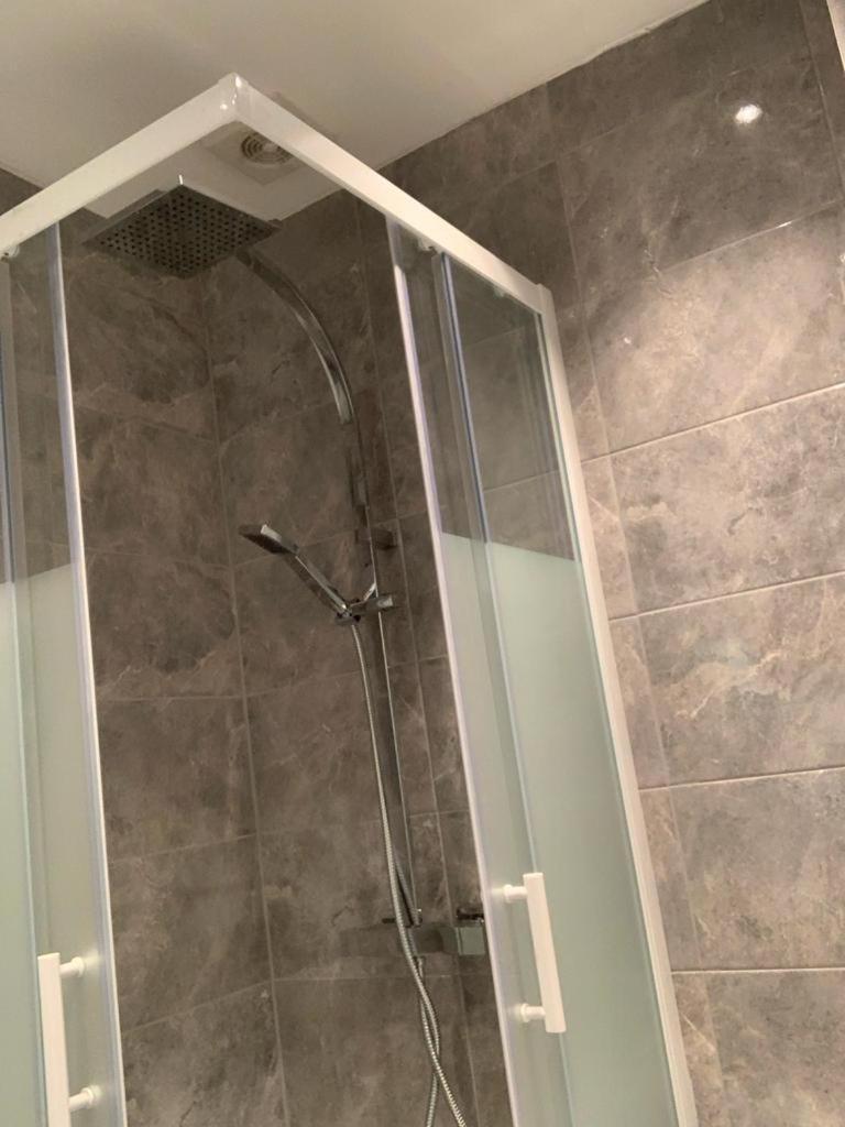 Luxury Living Манчестър Екстериор снимка
